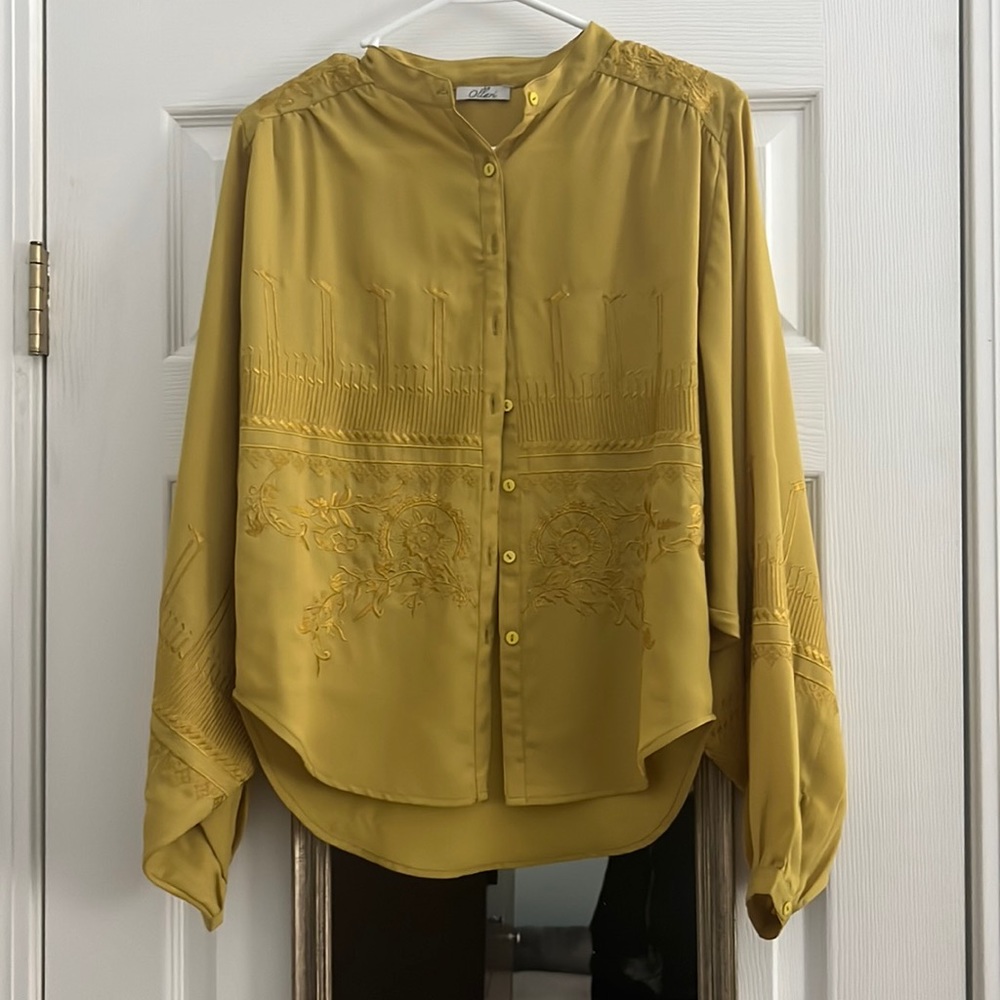 Ochre / gold blouse with beautiful embroidery.